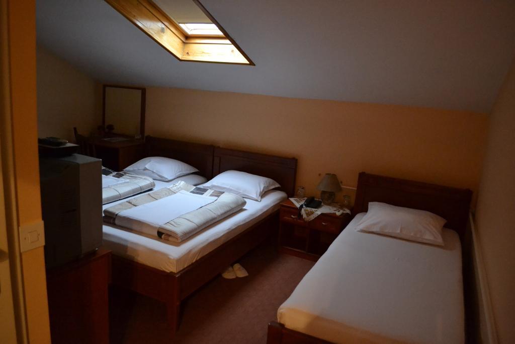 Ada Hotel Sarajevo Phòng bức ảnh